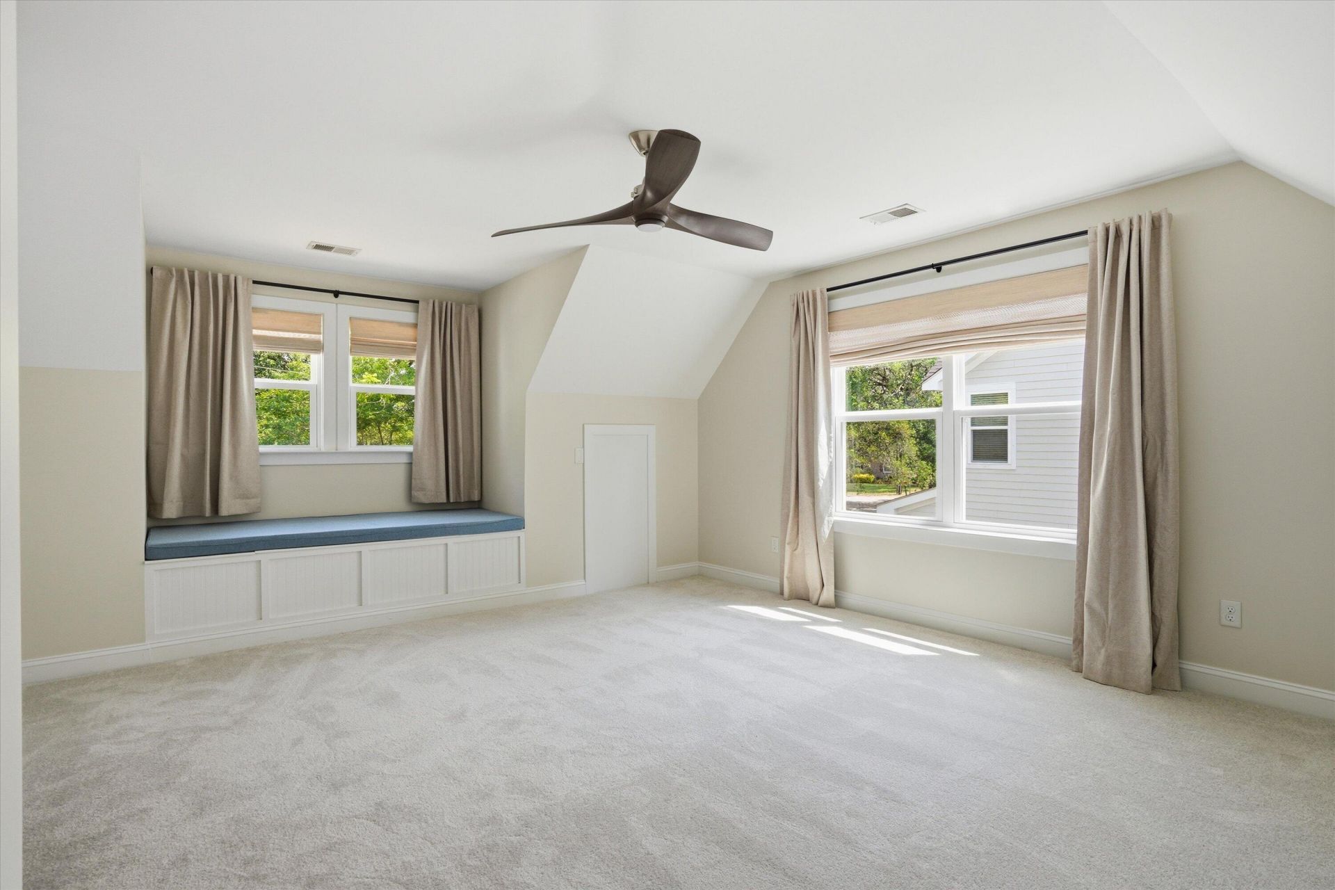 2009 Frampton Avenue Photo 27