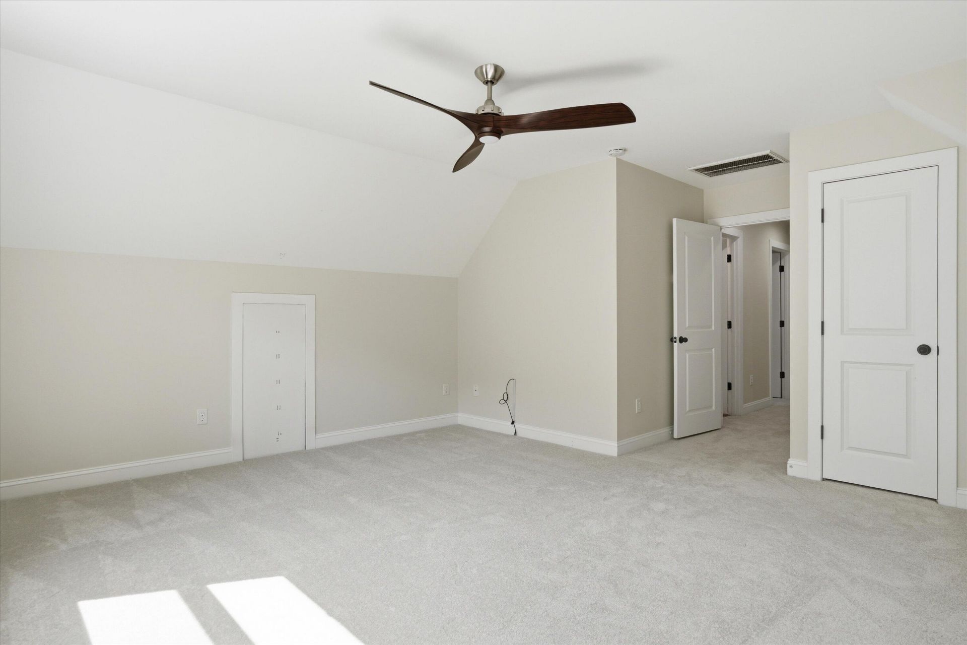2009 Frampton Avenue Photo 28