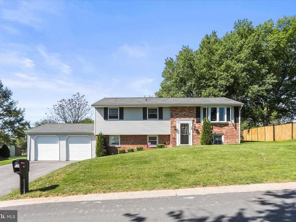 10 LOGAN HEIGHTS ROAD, YORK, PA 17403
