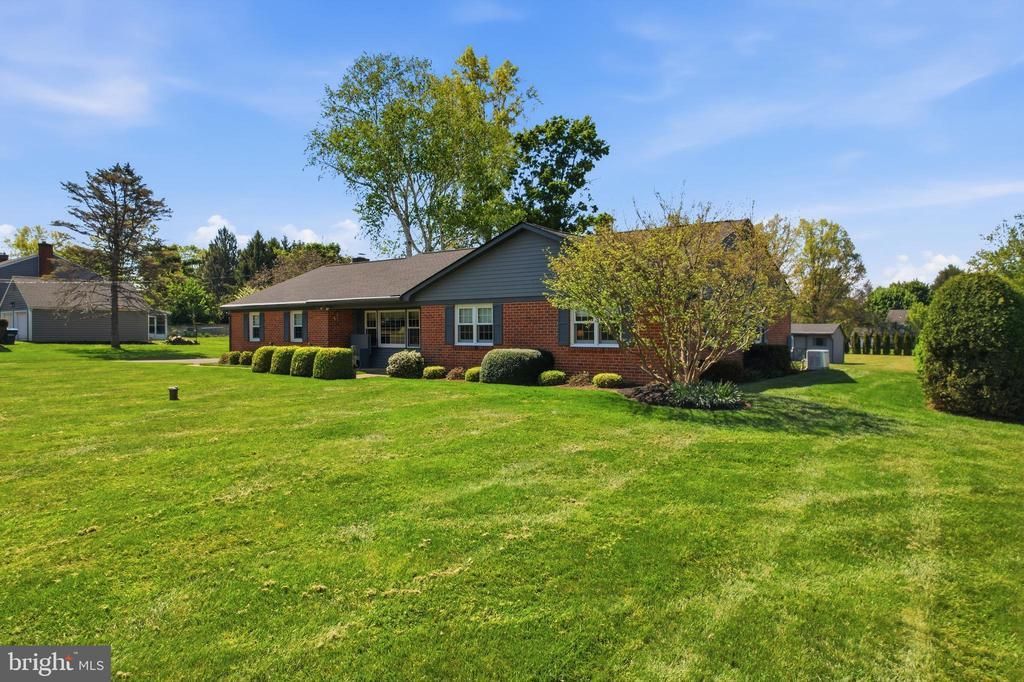 228 CHESTNUT VALLEY DRIVE, DOYLESTOWN, PA 18901