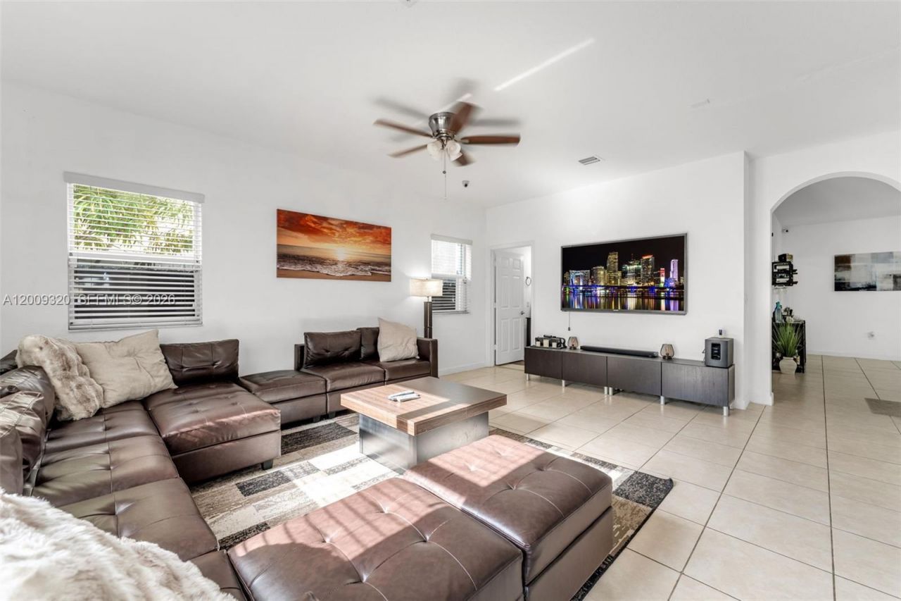 216 NE 36th Ter, Homestead, FL 33033 Photo