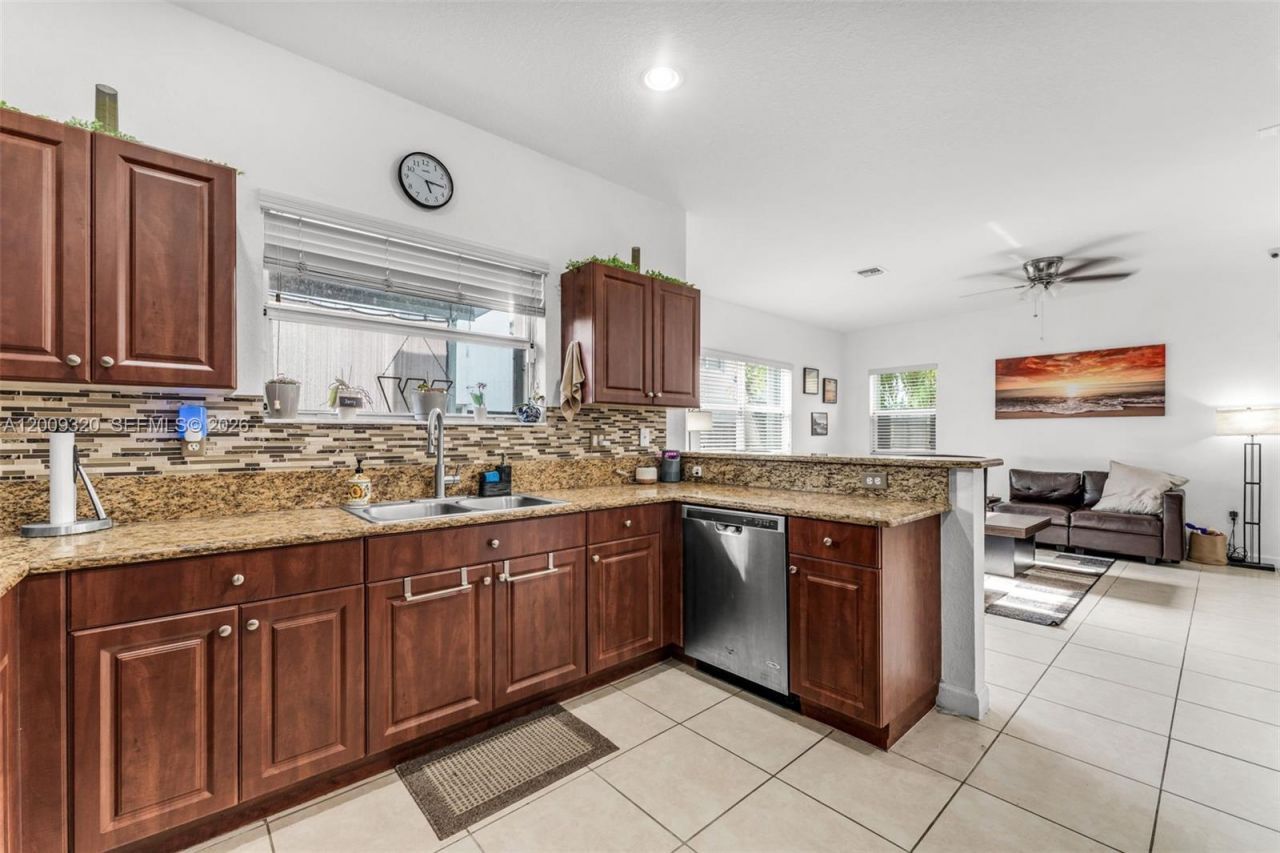 216 NE 36th Ter, Homestead, FL 33033 Photo