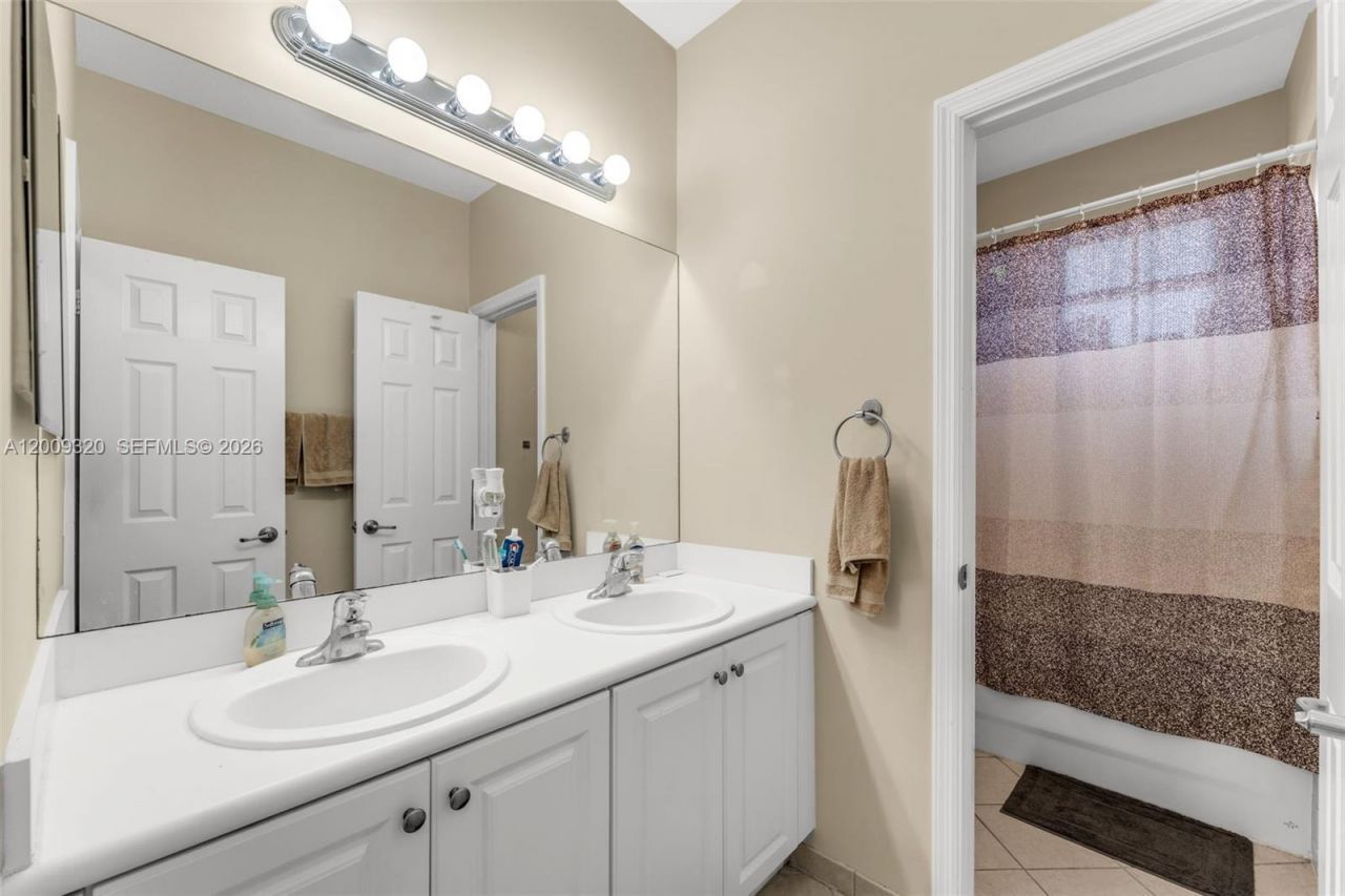 216 NE 36th Ter, Homestead, FL 33033 Photo