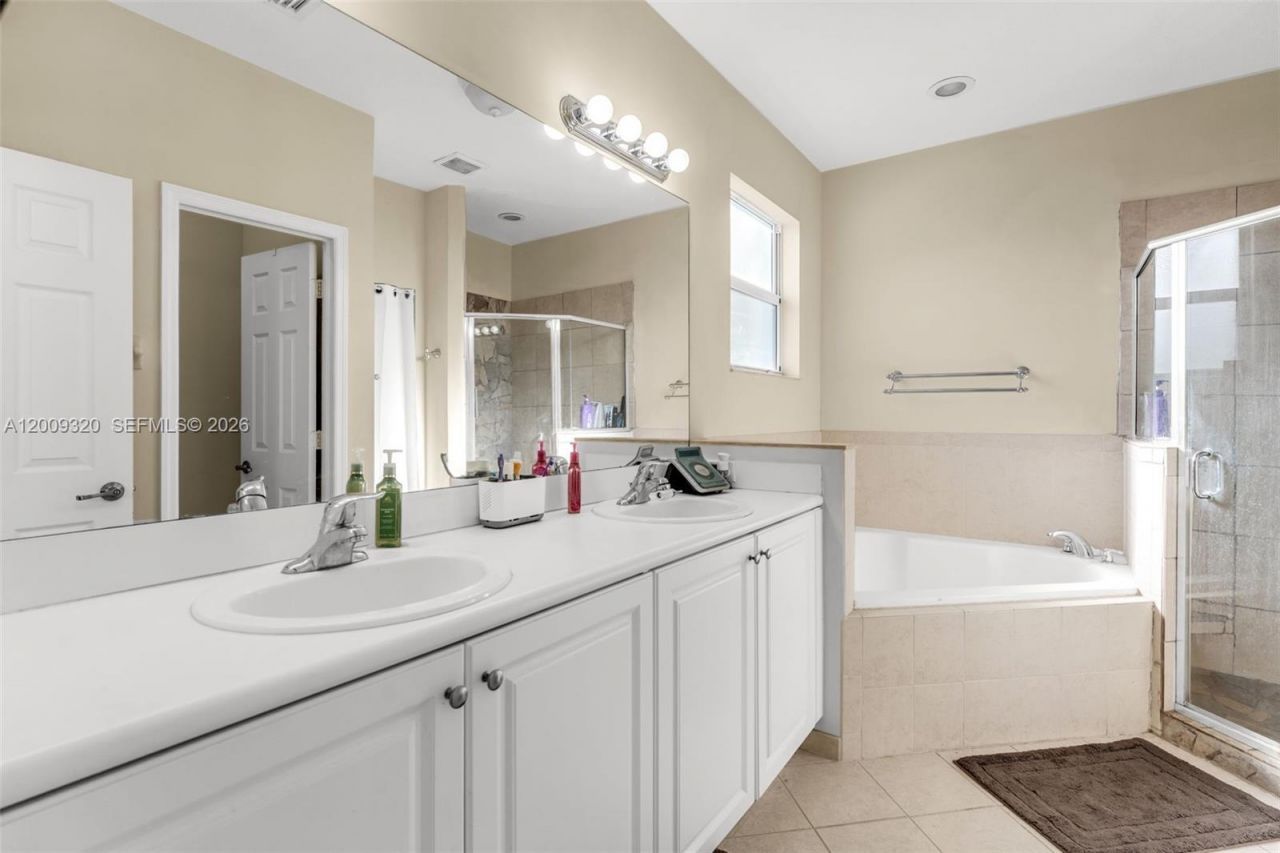 216 NE 36th Ter, Homestead, FL 33033 Photo