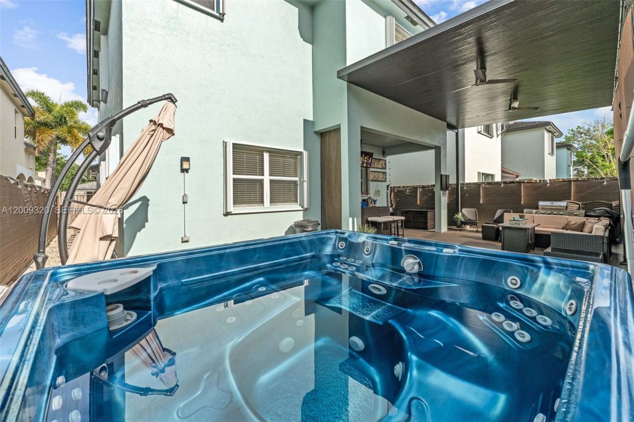 216 NE 36th Ter, Homestead, FL 33033 Photo