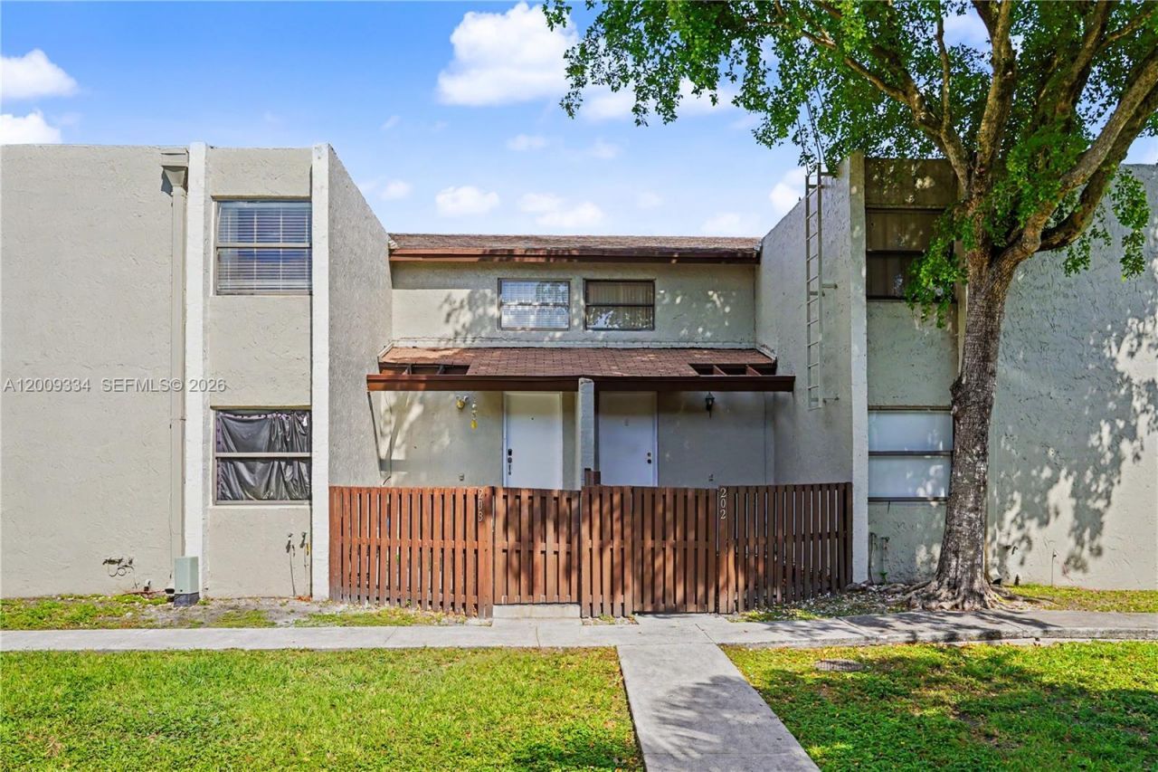 10010 NW 9th St Cir, Unit 203, Miami, FL 33172 Photo