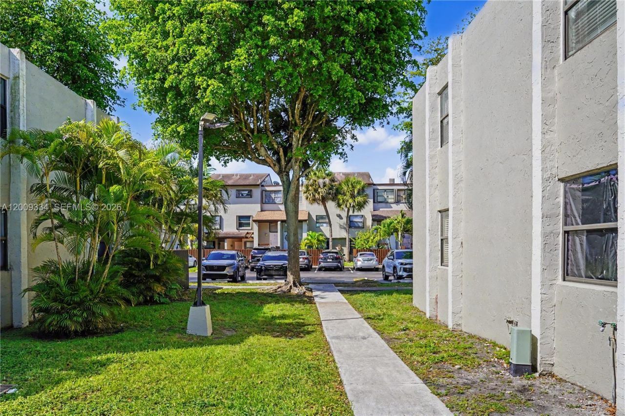 10010 NW 9th St Cir, Unit 203, Miami, FL 33172 Photo