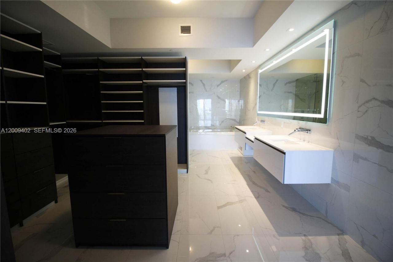 5000 Island Estates Dr , Unit 606, Aventura, FL 33160 Photo