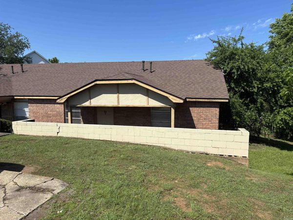 58 Southland Court , Maumelle, AR 72113