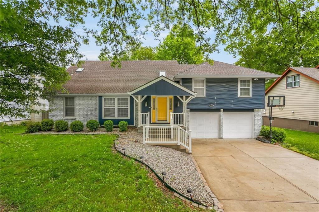 7209 N Woodland Avenue, Gladstone, MO 64118 Main Photo