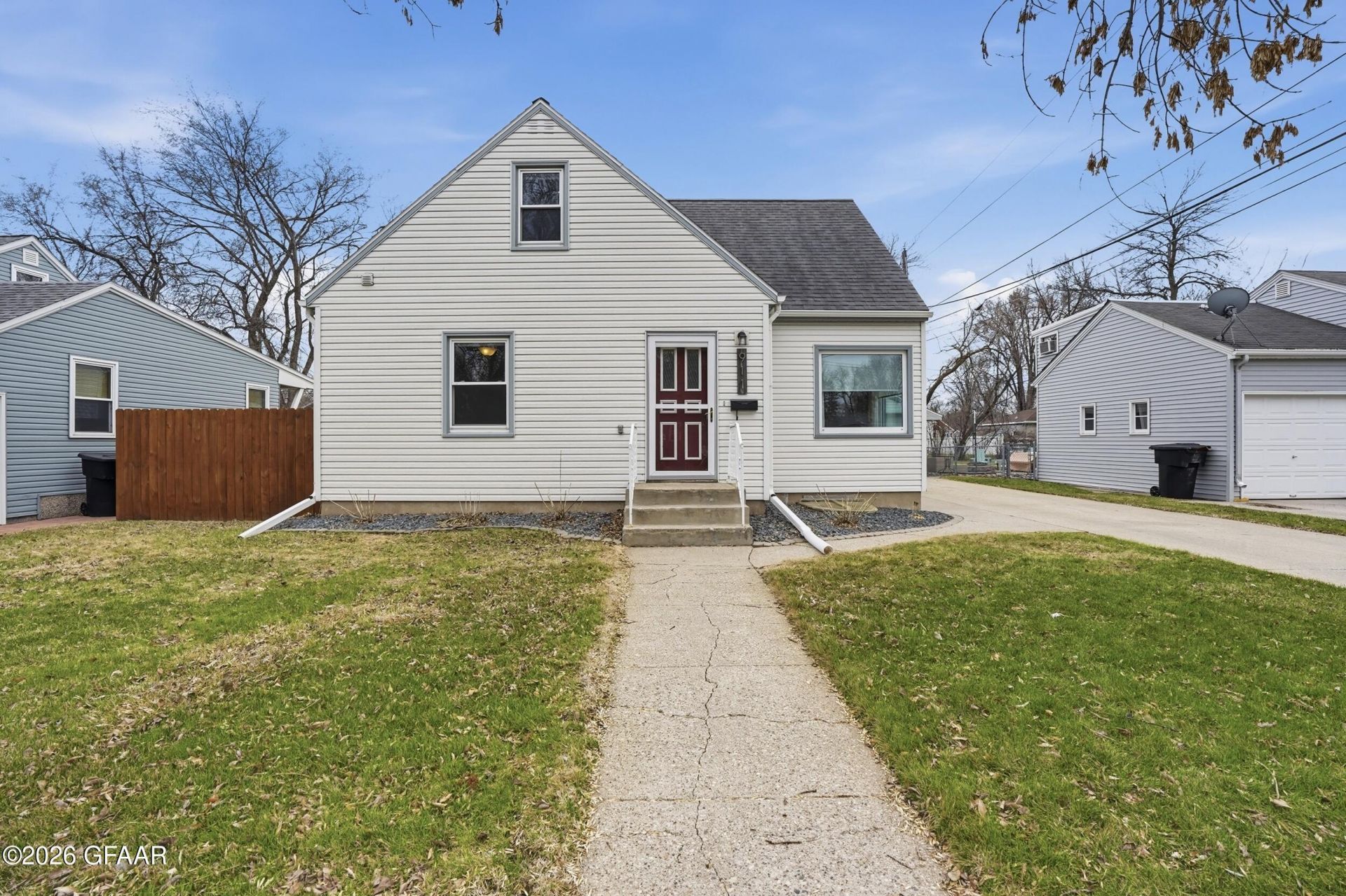 911 15TH Avenue S primary photo