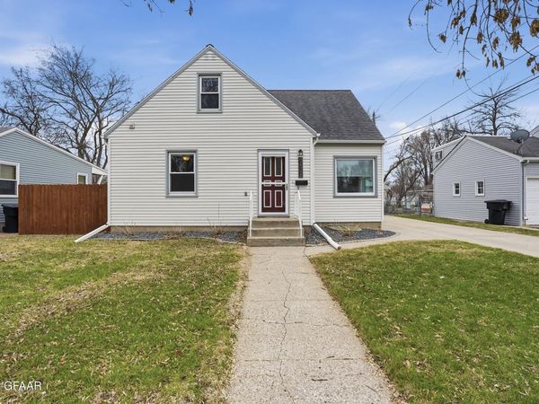 911 15TH Avenue S, Grand Forks, ND 58201