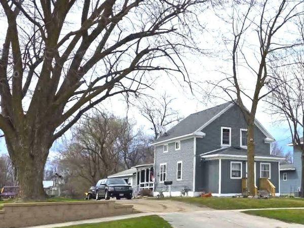 916 Mill St S, Redwood Falls, MN 56263
