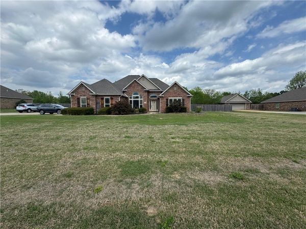 628 W Newberry Road , Alma, AR 72921