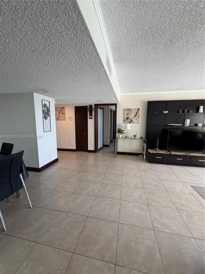 200 178th Dr , Unit 612, Sunny Isles Beach, FL 33160 Photo