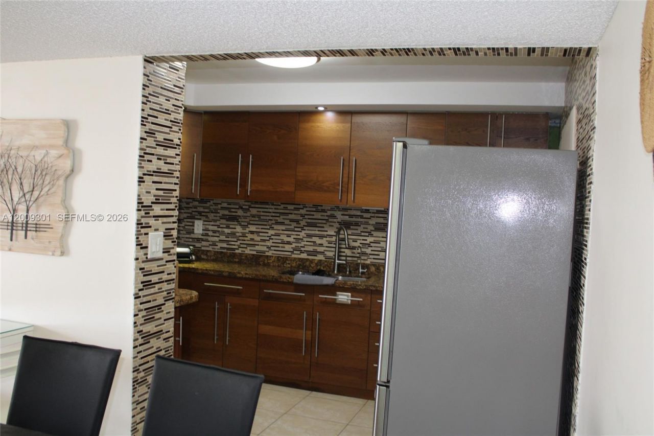 200 178th Dr , Unit 612, Sunny Isles Beach, FL 33160 Photo