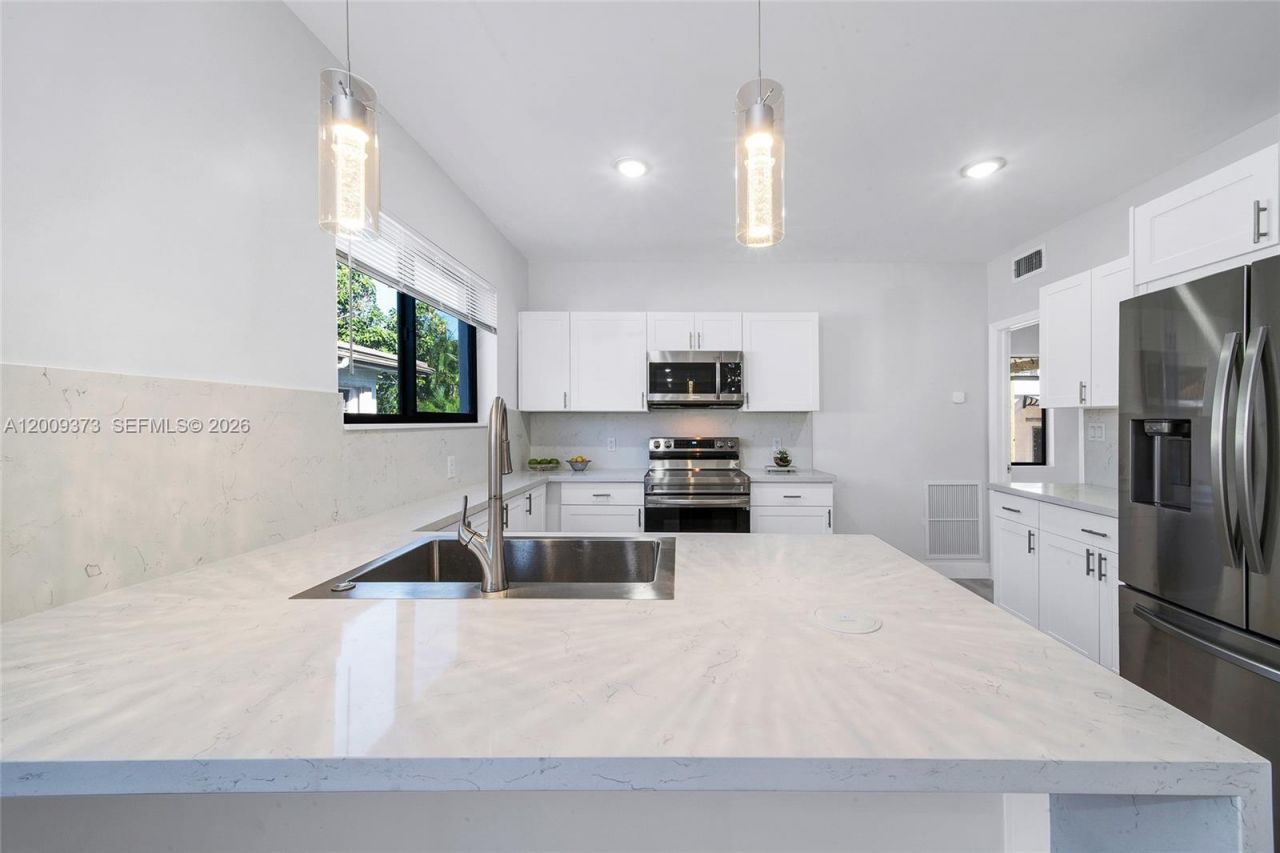 1925 SW 23rd St , Miami, FL 33145 Photo