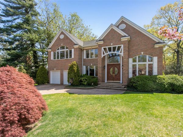 23 FOX HUNT Lane, Great Neck, NY 11020