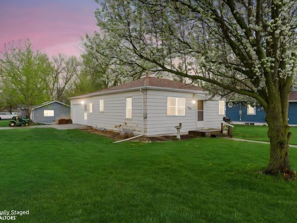 840 C Avenue, Nevada, IA 50201