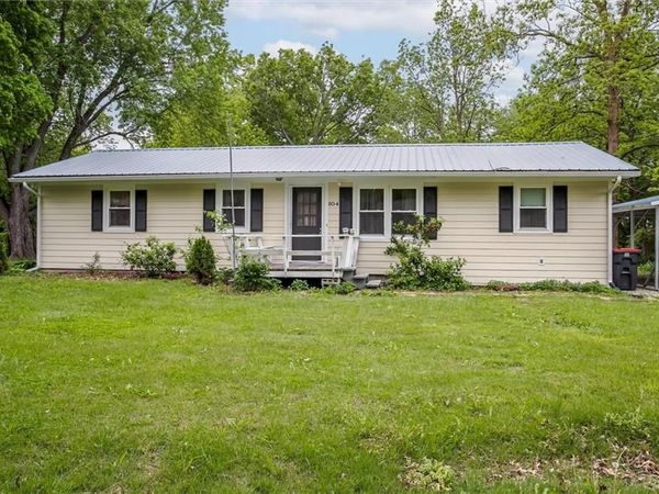 104 W Birch Drive, Windsor, MO 65360