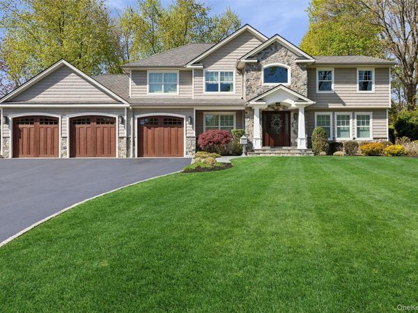 10 Kingfisher Drive, Smithtown, NY 11787