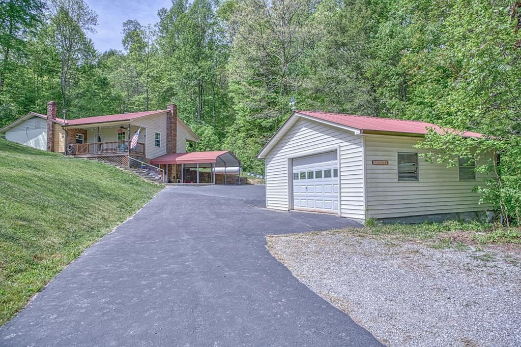 2952 Hanging Limb Hwy, Monterey, TN 38574 Main Photo