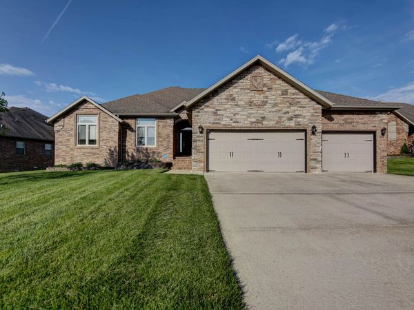 1637 N Waterstone Avenue , Springfield, MO 65802