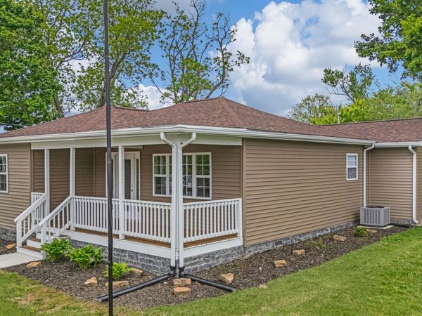 104 E 9th Street , Willow Springs, MO 65793