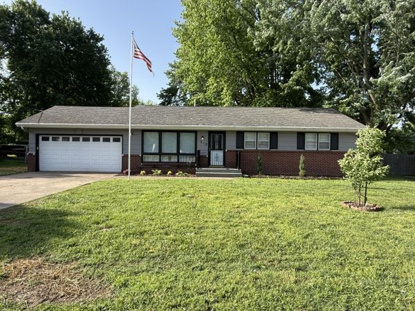 518 E Walnut Street, Aurora, MO 65605