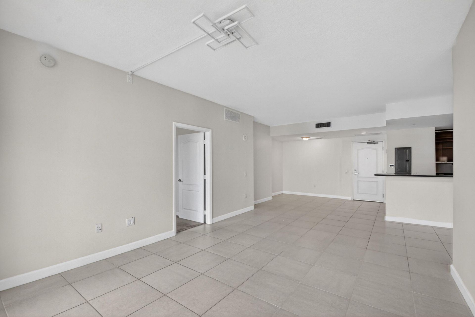 410 Evernia Street, Unit 630, West Palm Beach, FL 33401 Photo