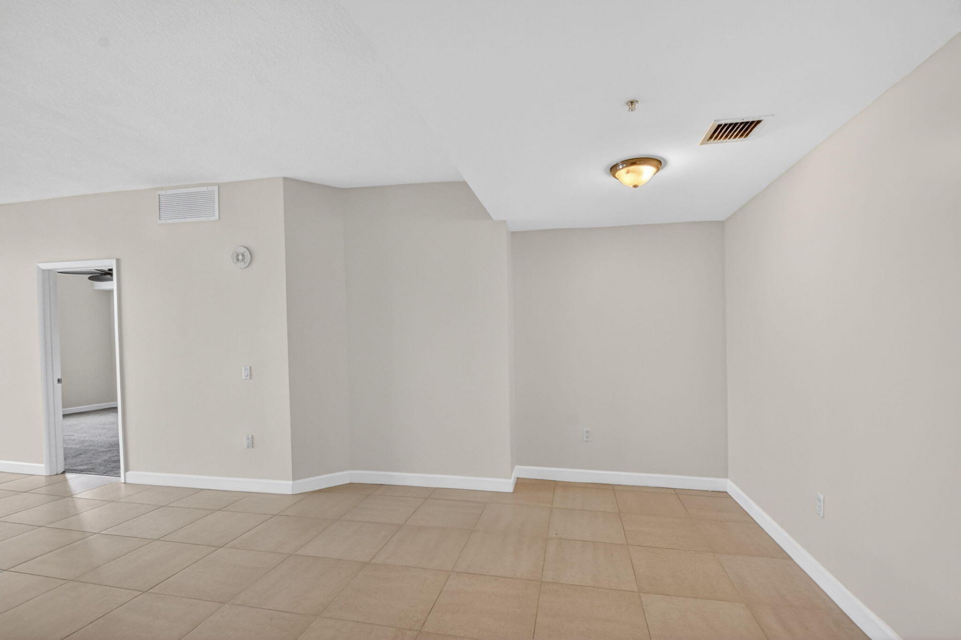 410 Evernia Street, Unit 630, West Palm Beach, FL 33401 Photo
