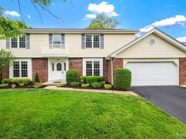 157 Spring Leigh Court , Ballwin, MO 63011