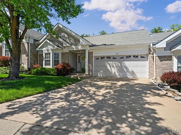 2411 S Lakeridge Court, Unit 17, Lake St Louis, MO 63367