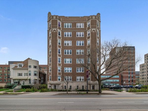 6334 N Sheridan Road, Unit 3F, Chicago, IL 60660