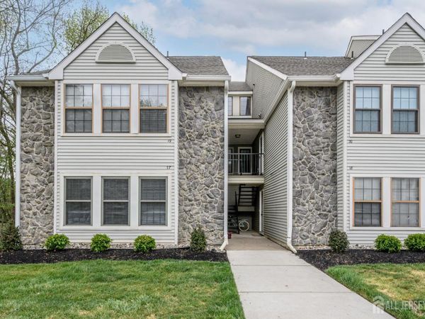 17 Chelmsford Court, Marlton, NJ 08053