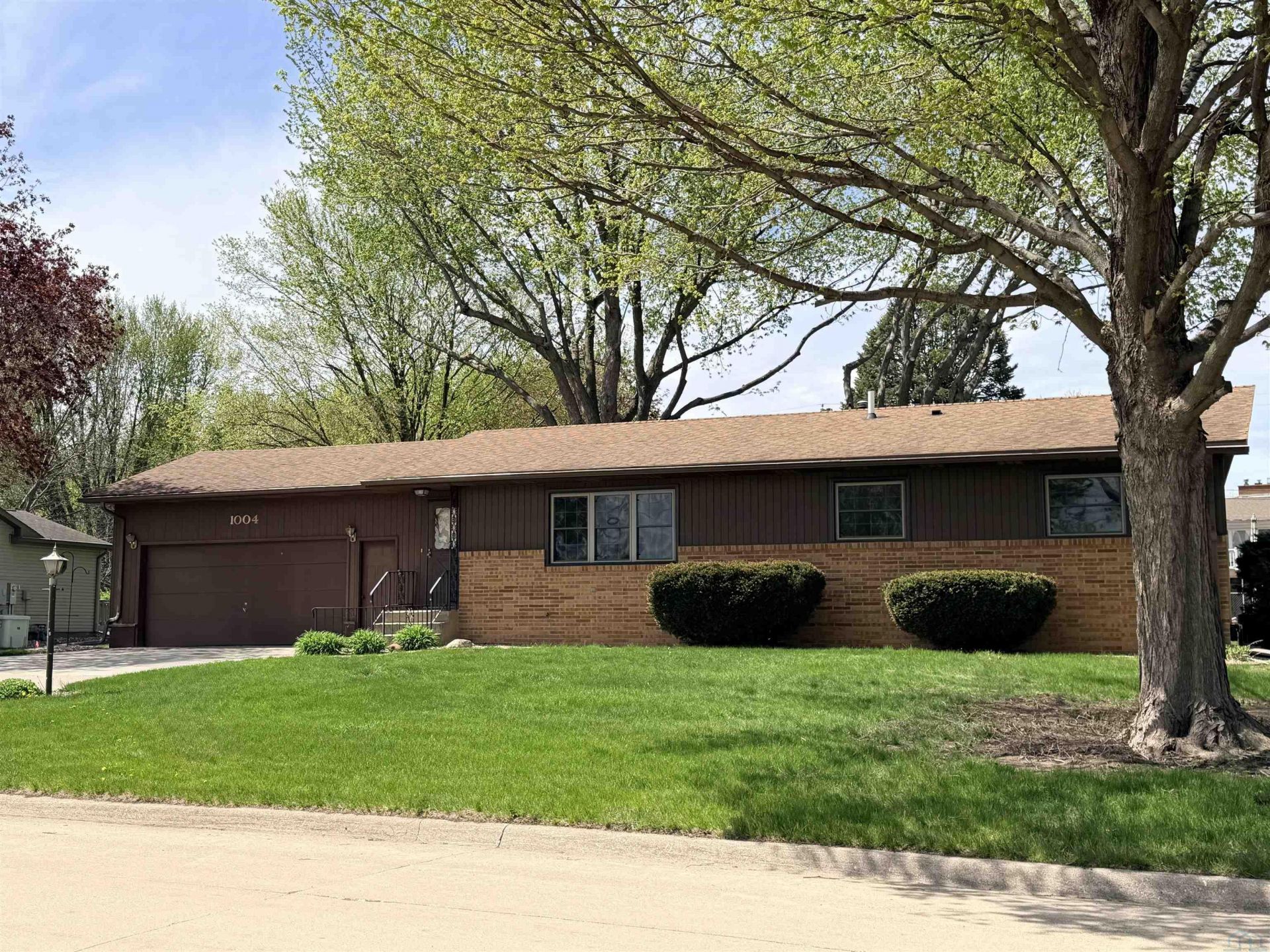 1004 Emerald Dr, Storm Lake, IA 50588 Main Photo