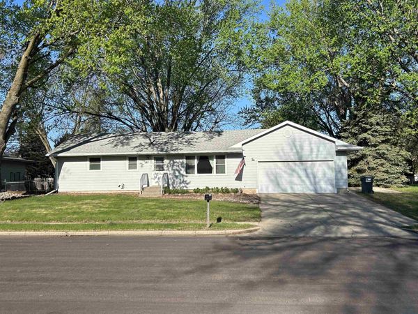 918 James, Vermillion, SD 00000