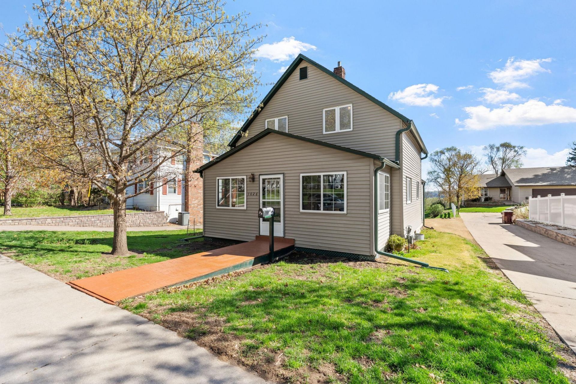 1026 Summit Avenue, South Saint Paul, MN 55075 Main Photo