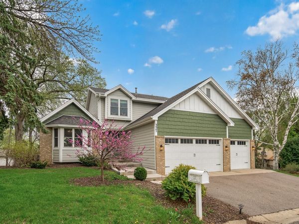 321 Deerfoot Trail, Chanhassen, MN 55317