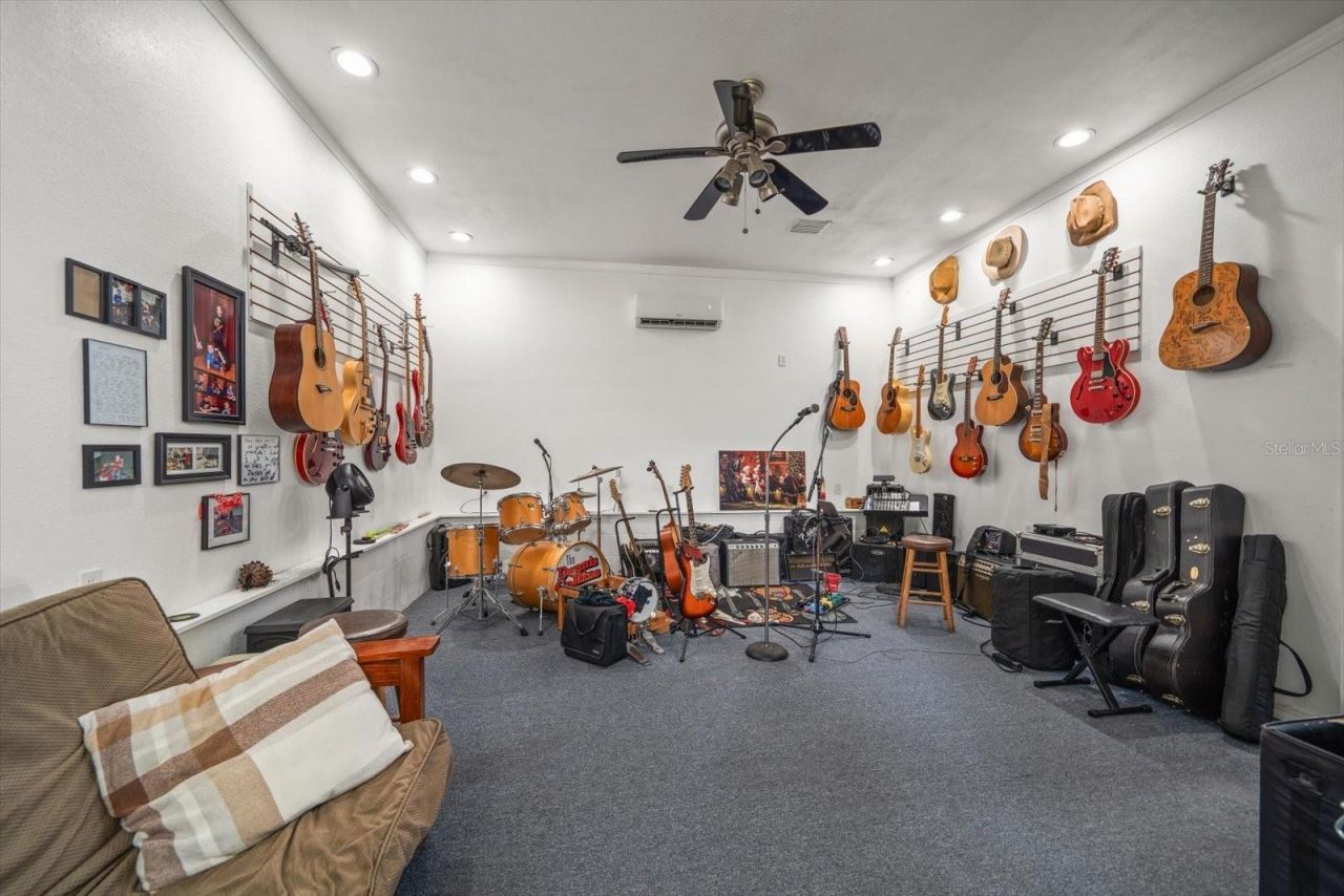 3290 70th Avenue N, Saint Petersburg, FL 33702 Photo