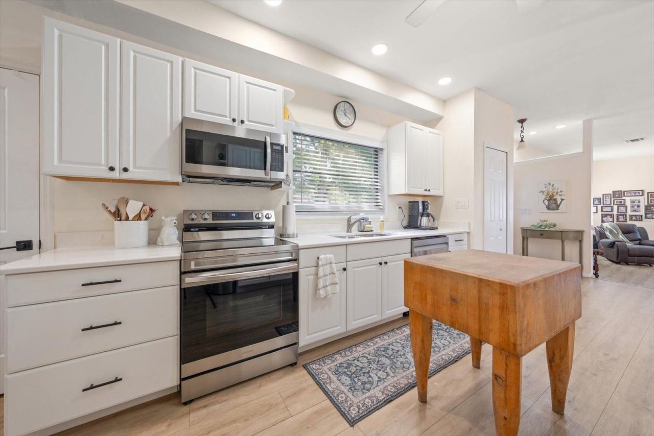 3290 70th Avenue N, Saint Petersburg, FL 33702 Photo