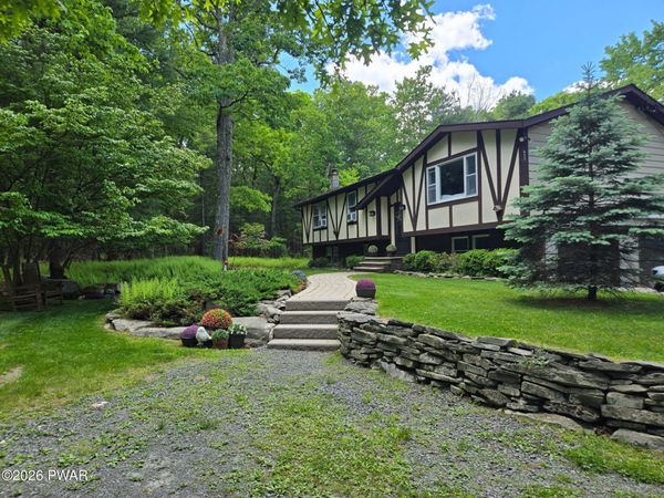 649 Twin Lakes Road, Shohola, PA 18458