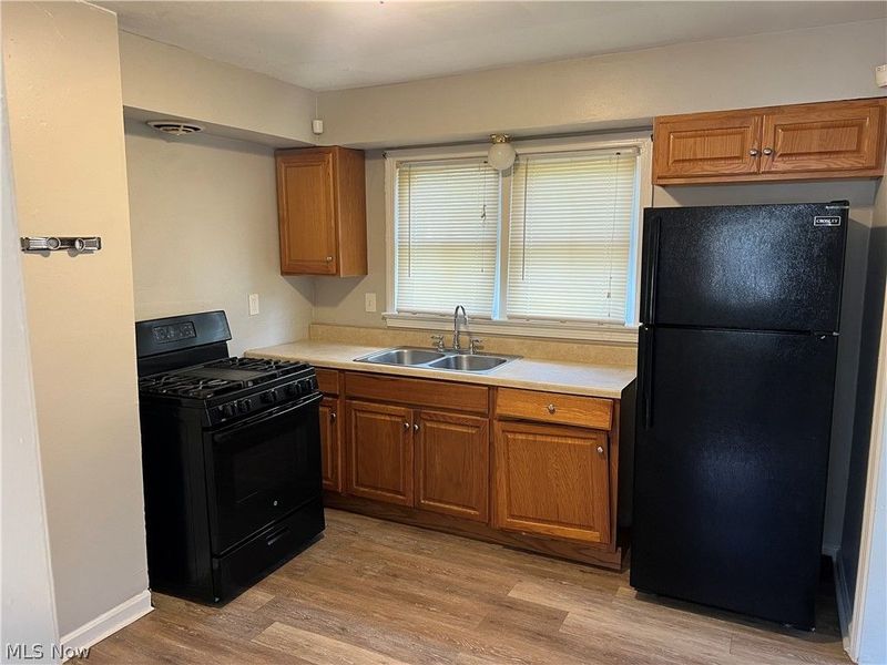 3968 E 147th Street, Cleveland, OH 44128 Photo 4