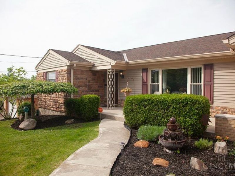 2795 Westbrook Drive, Cincinnati, OH 45211 Photo 2