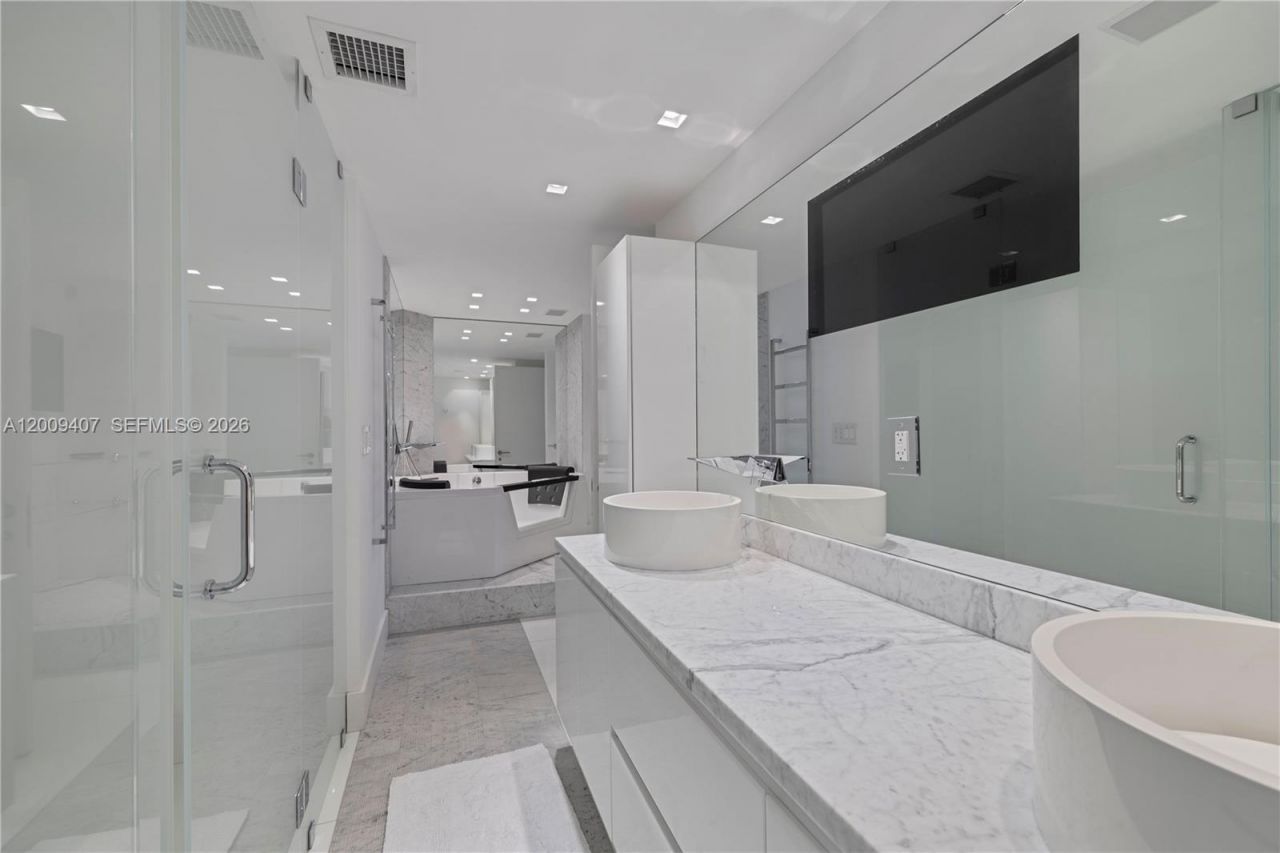 10155 Collins Ave , Unit 1210, Bal Harbour, FL 33154 Photo