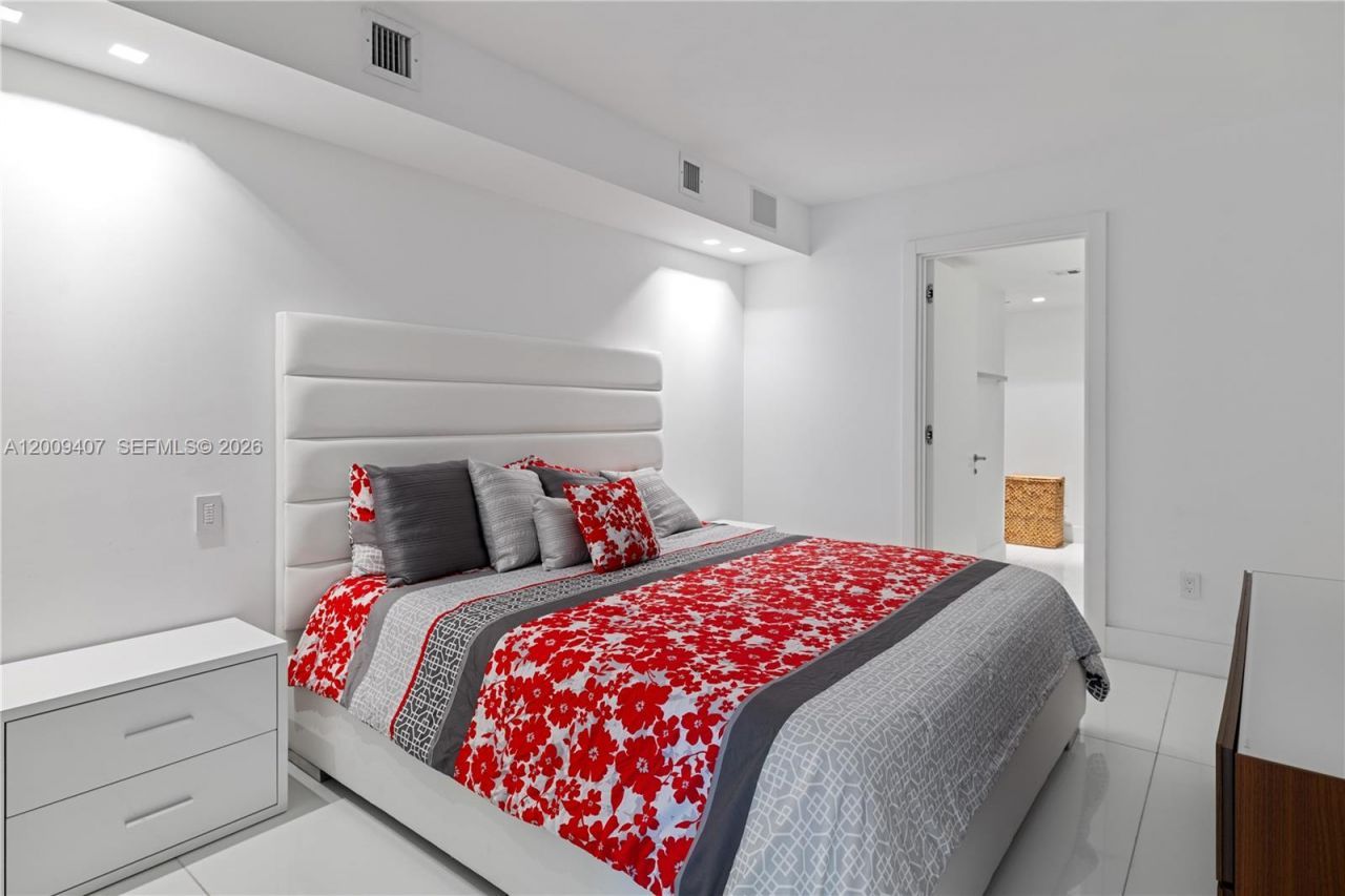 10155 Collins Ave , Unit 1210, Bal Harbour, FL 33154 Photo