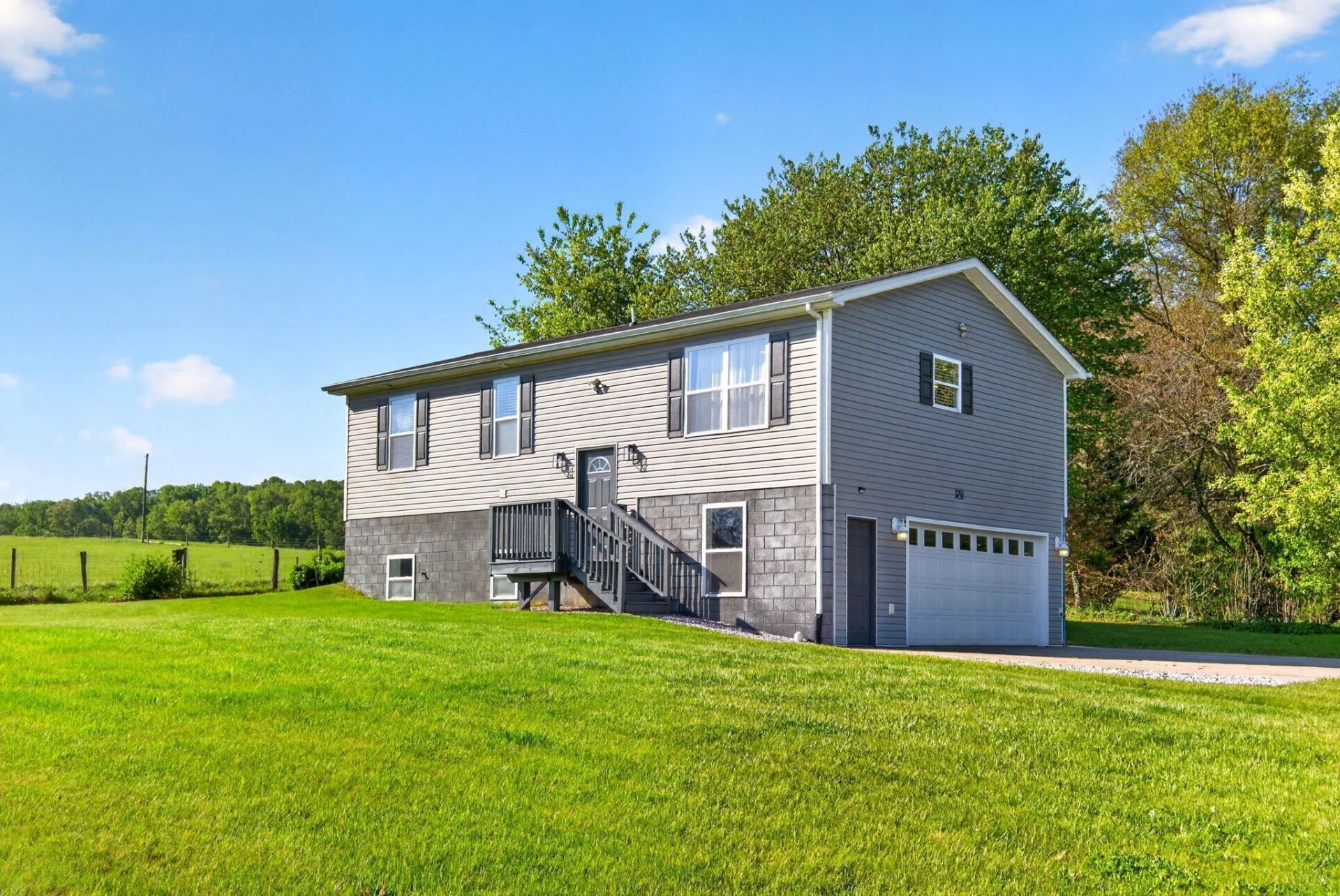 3751 PINEVILLE RD primary photo