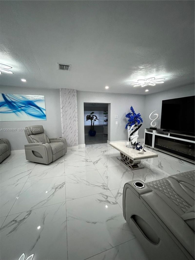 367 W 33rd St, Hialeah, FL 33012 Photo