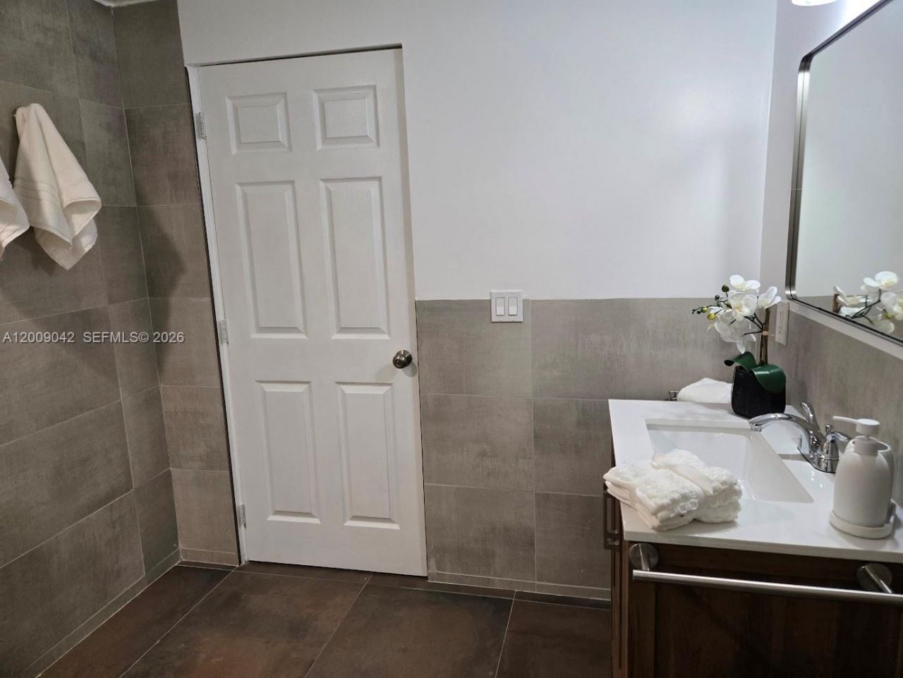 1219 Meridian Ave , Unit 2, Miami Beach, FL 33139 Photo