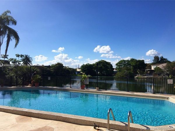 1325 W 68th St, Unit 514, Hialeah, FL 33014